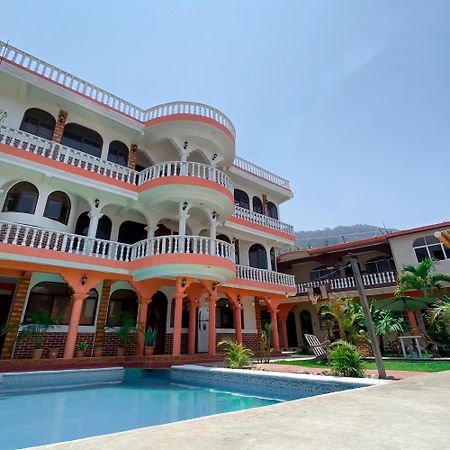 Hotel Posada Gutierrez Panajachel Kültér fotó