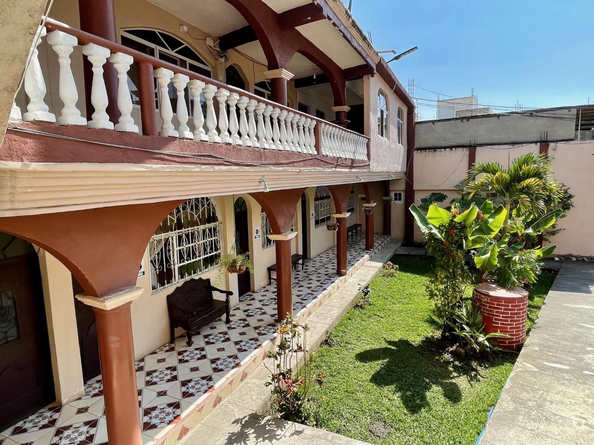 Hotel Posada Gutierrez Panajachel Kültér fotó