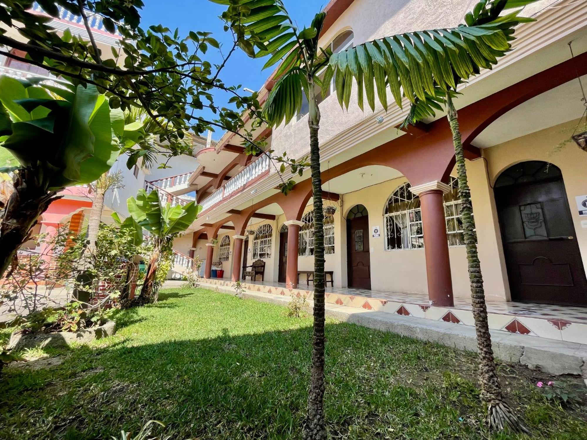 Hotel Posada Gutierrez Panajachel Kültér fotó
