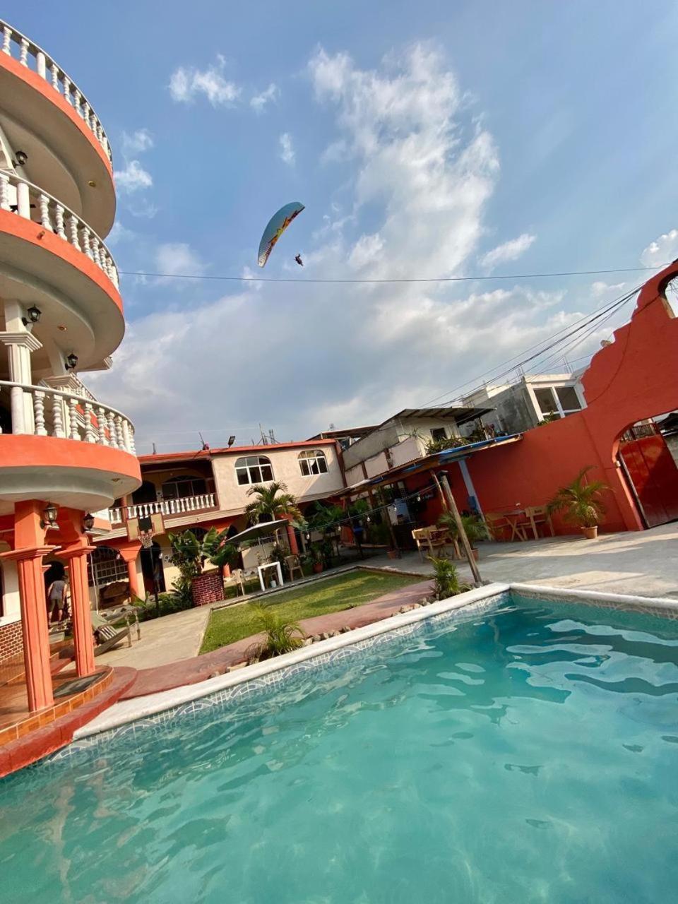 Hotel Posada Gutierrez Panajachel Kültér fotó