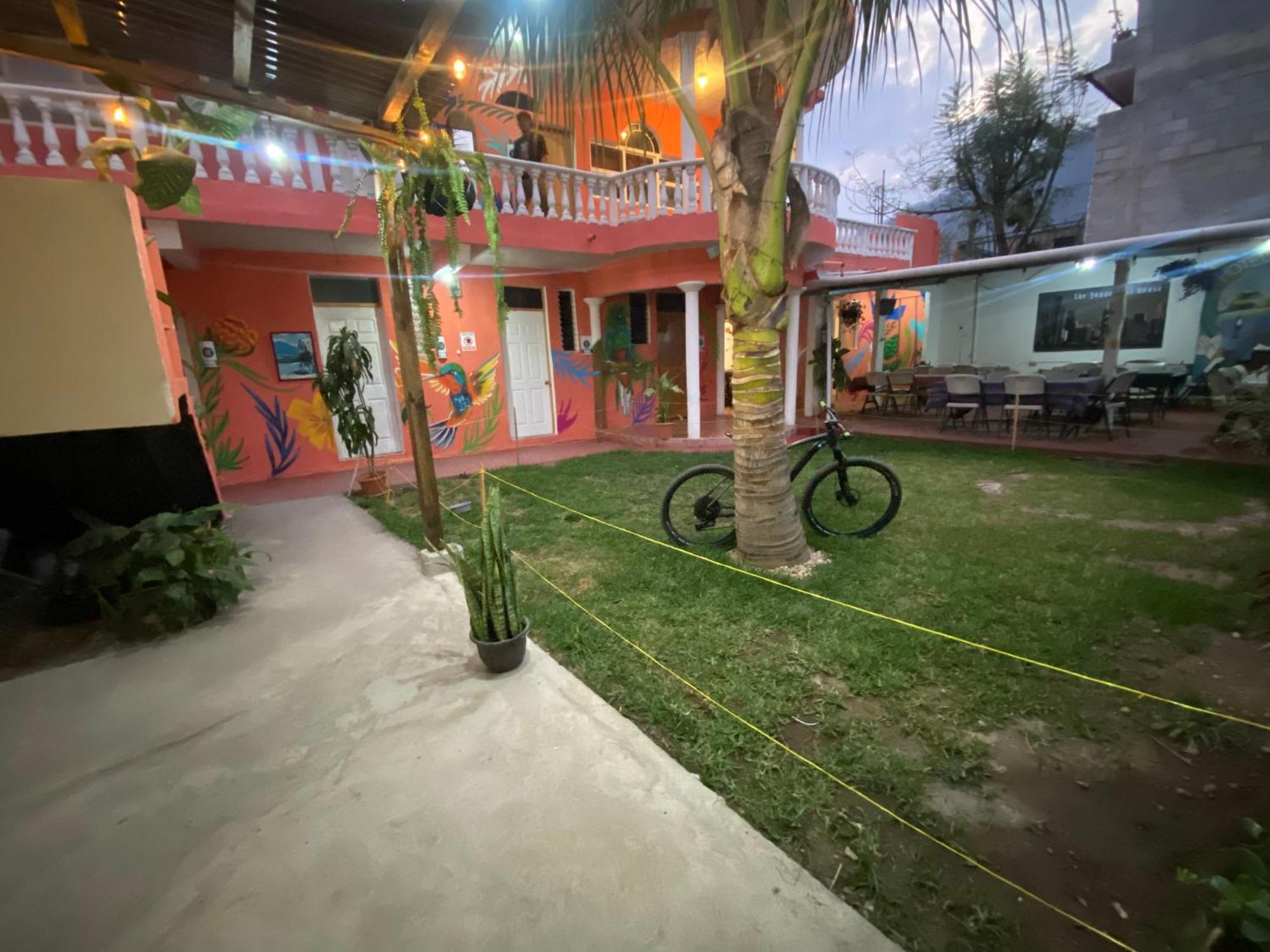 Hotel Posada Gutierrez Panajachel Kültér fotó